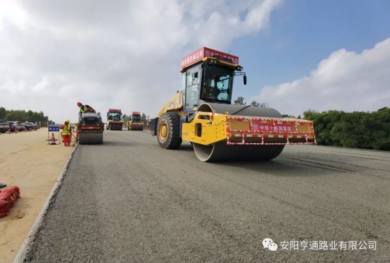 祝贺我司昌都环城高速水稳试验段成功