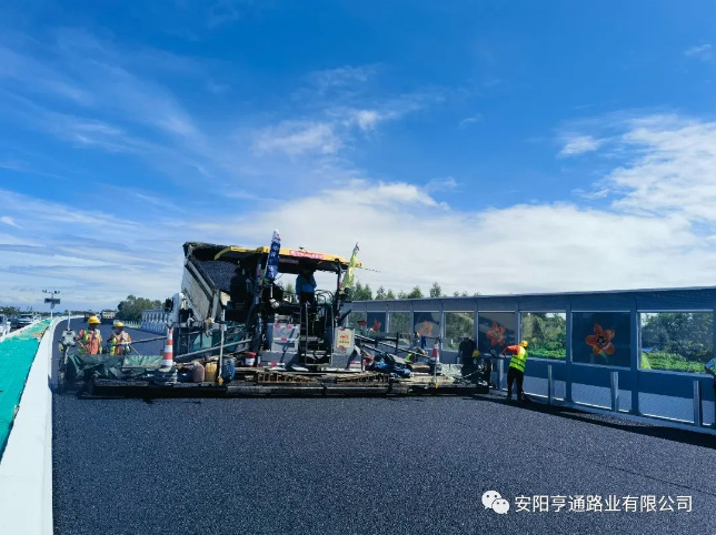 昌都环城高速路面GAC-16C型沥青混凝土上面层试验段圆 满成功